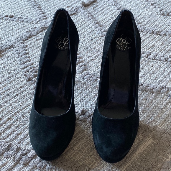 BCBG black suede 6.5 shoes - Picture 2 of 4
